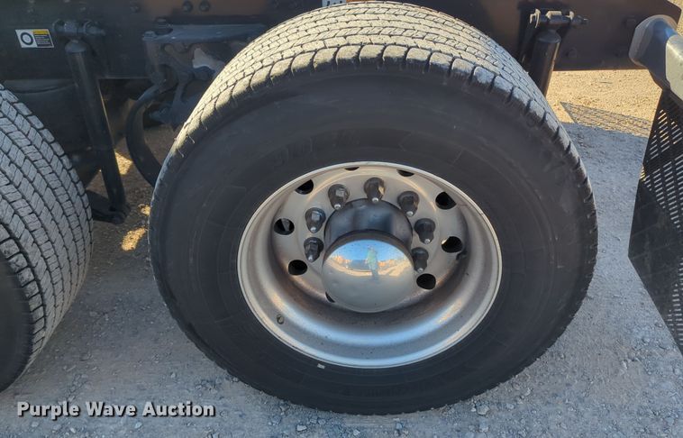 image for item OD9118 2019 Kenworth T680  semi truck