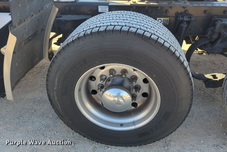 image for item OD9118 2019 Kenworth T680  semi truck