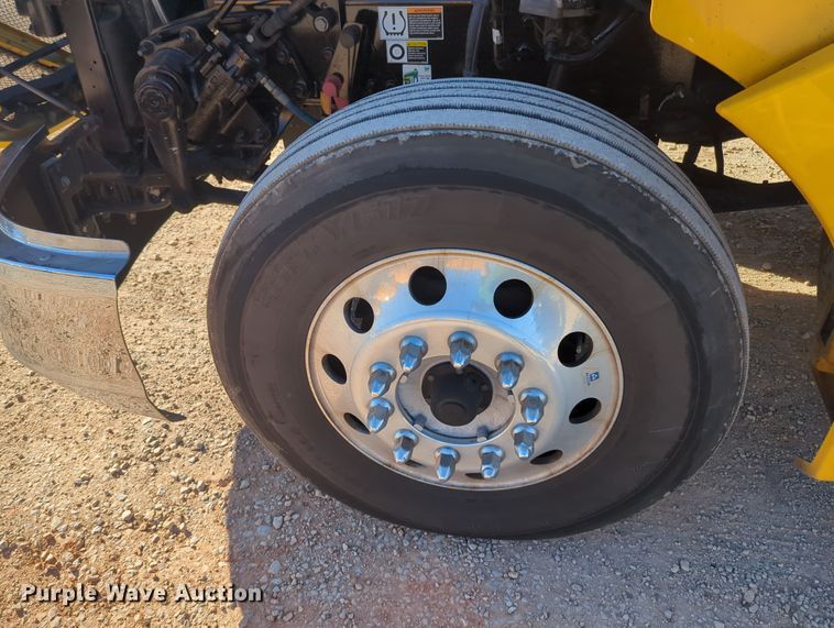 image for item OD9118 2019 Kenworth T680  semi truck