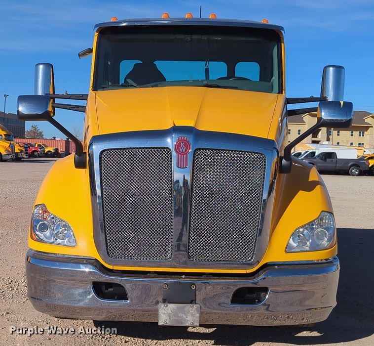 image for item OD9119 2019 Kenworth T680 semi truck
