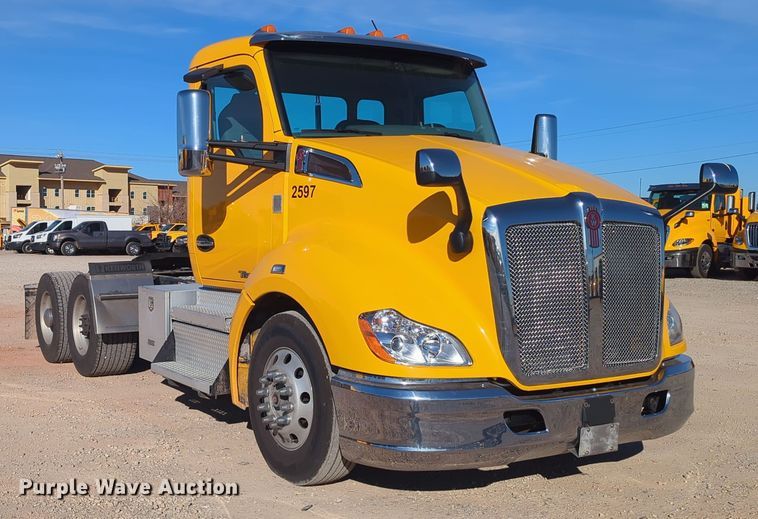 image for item OD9119 2019 Kenworth T680 semi truck