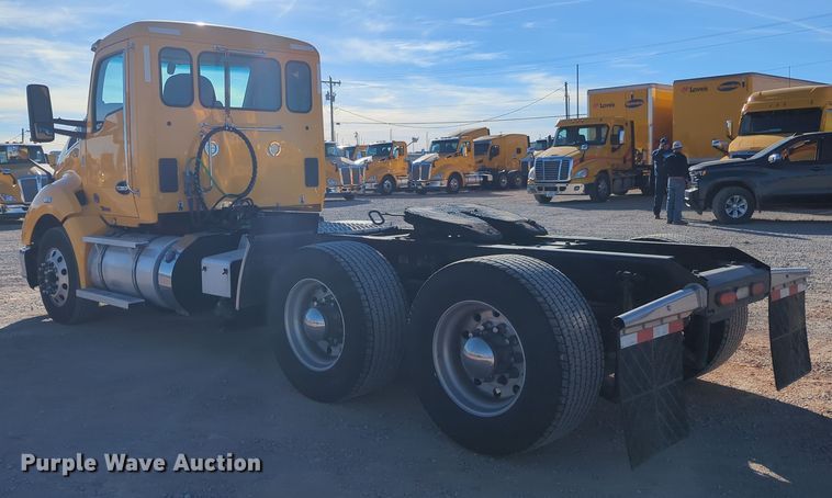image for item OD9119 2019 Kenworth T680 semi truck
