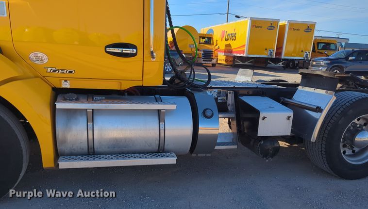 image for item OD9119 2019 Kenworth T680 semi truck