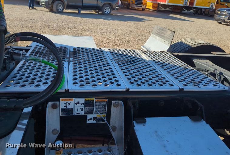 image for item OD9119 2019 Kenworth T680 semi truck