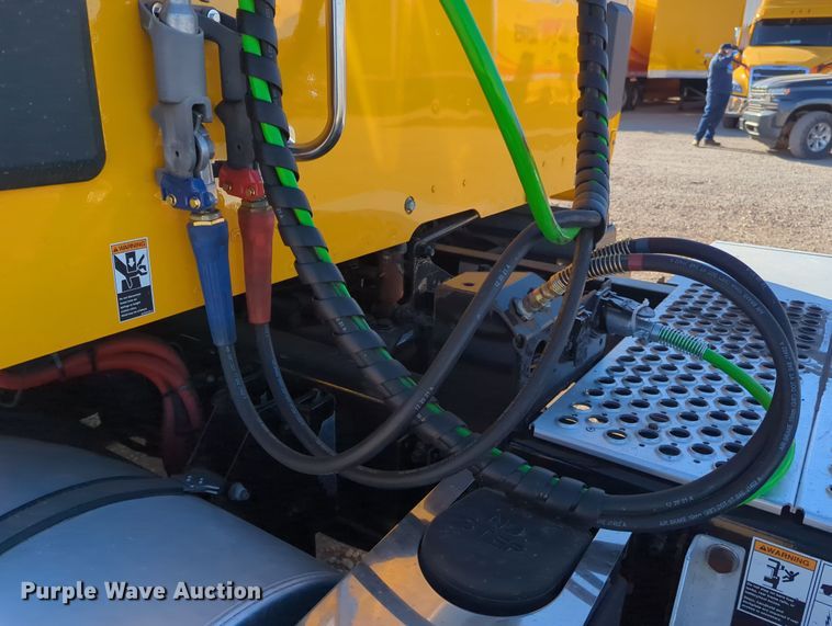 image for item OD9119 2019 Kenworth T680 semi truck