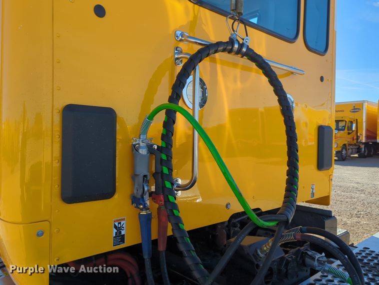 image for item OD9119 2019 Kenworth T680 semi truck