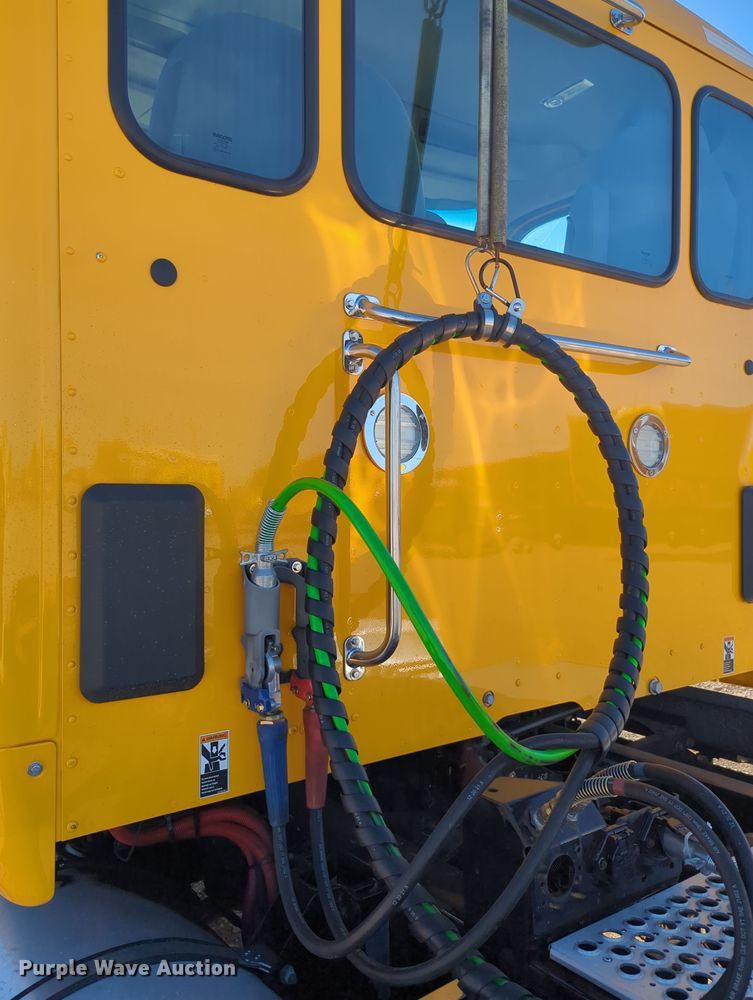 image for item OD9119 2019 Kenworth T680 semi truck