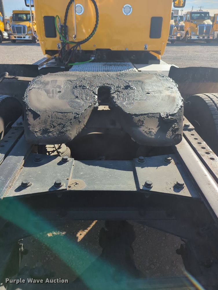 image for item OD9119 2019 Kenworth T680 semi truck