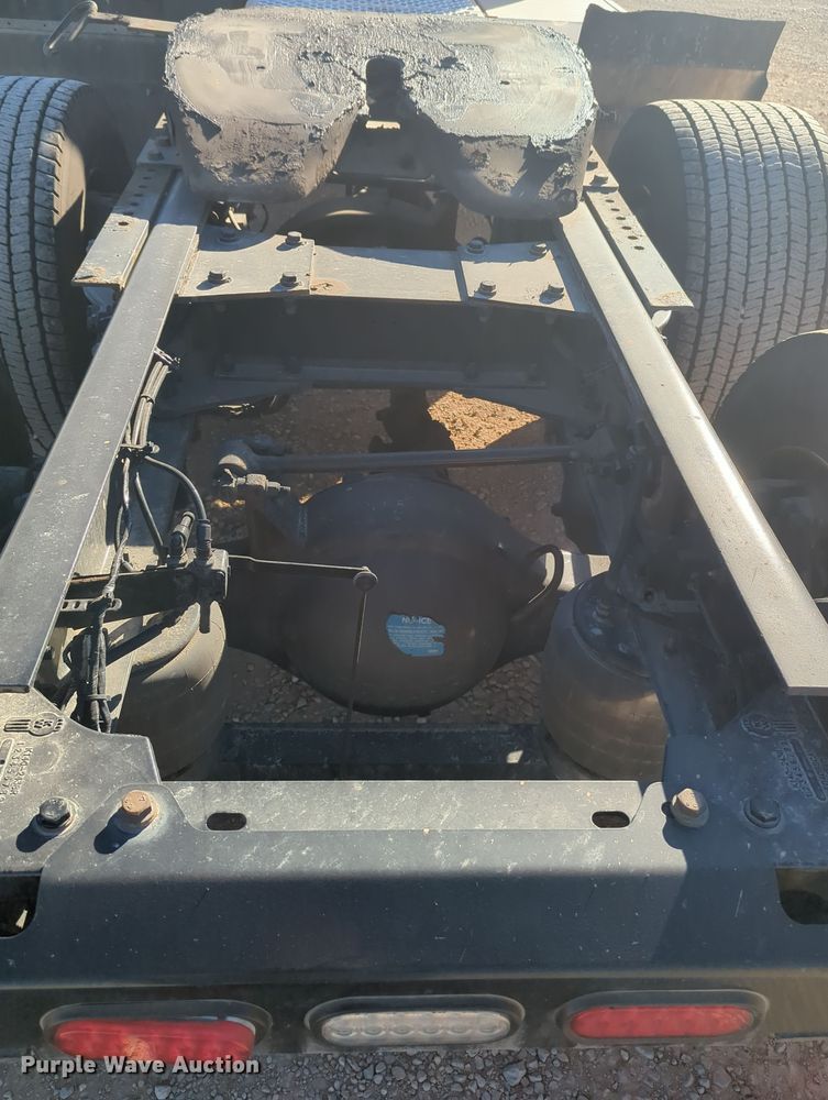 image for item OD9119 2019 Kenworth T680 semi truck