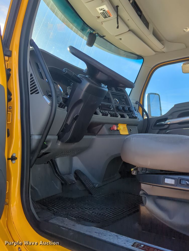 image for item OD9119 2019 Kenworth T680 semi truck