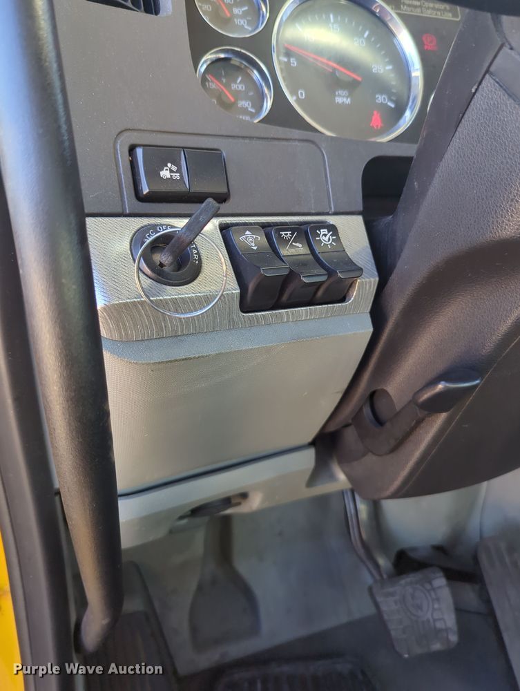 image for item OD9119 2019 Kenworth T680 semi truck