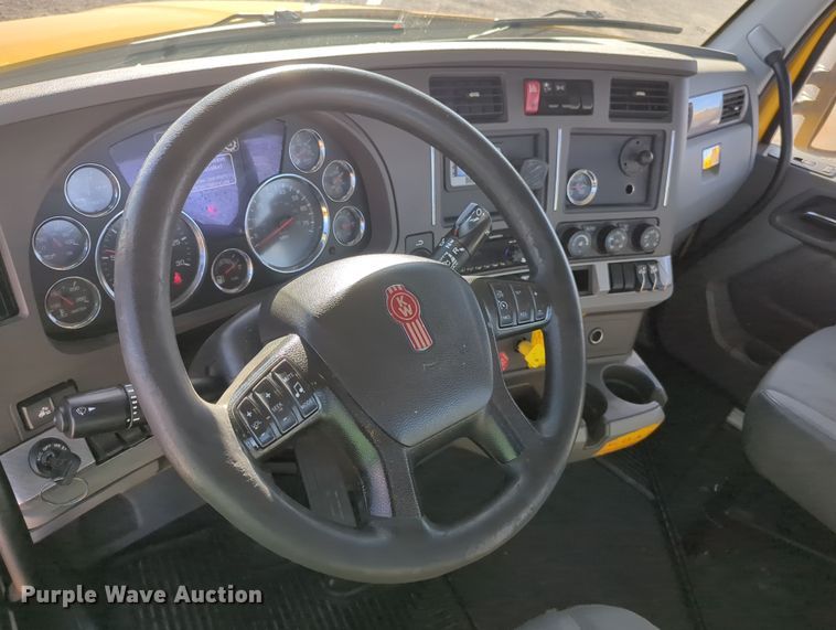 image for item OD9119 2019 Kenworth T680 semi truck