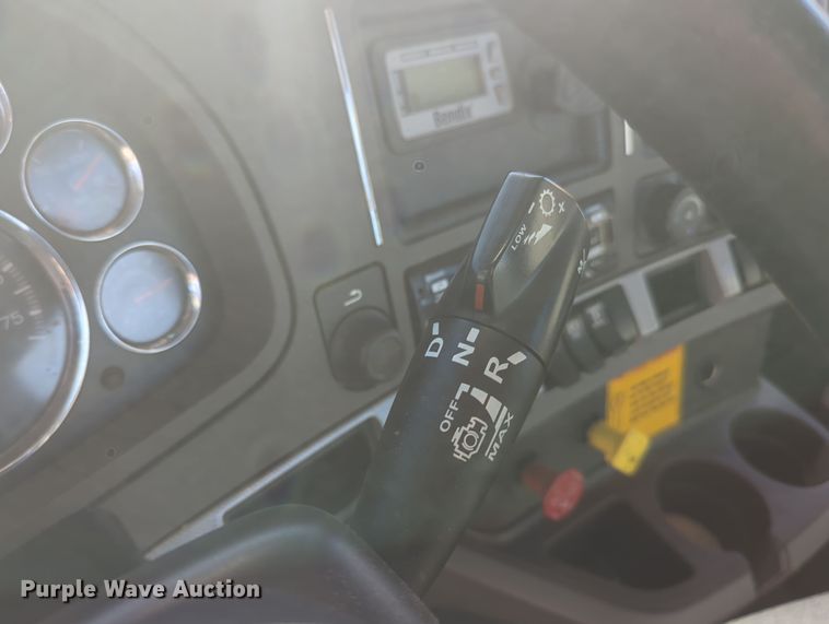 image for item OD9119 2019 Kenworth T680 semi truck