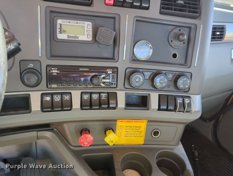 image for item OD9119 2019 Kenworth T680 semi truck