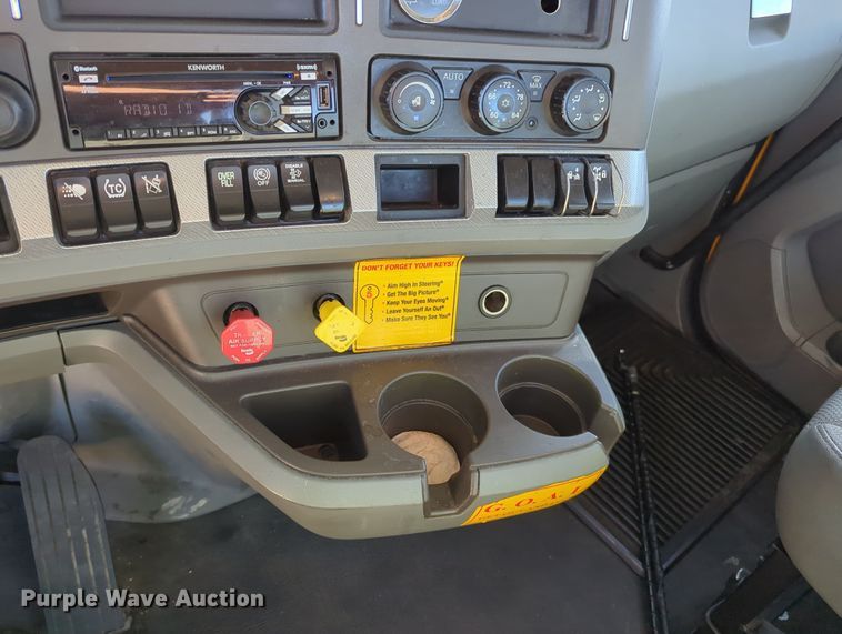 image for item OD9119 2019 Kenworth T680 semi truck