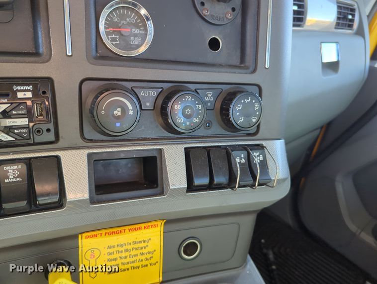 image for item OD9119 2019 Kenworth T680 semi truck