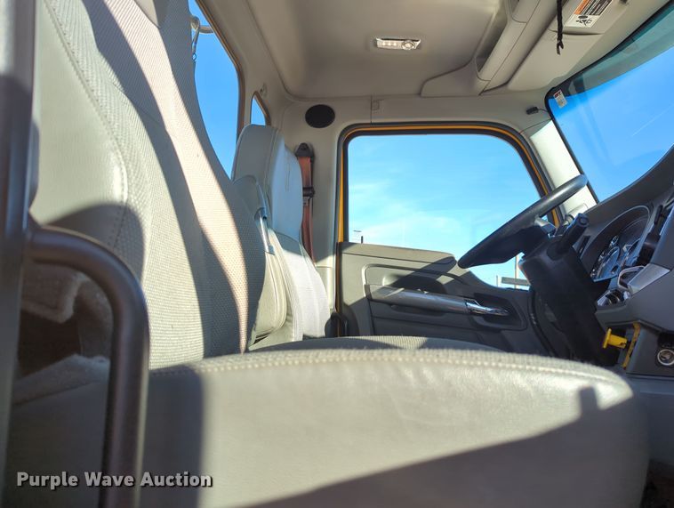 image for item OD9119 2019 Kenworth T680 semi truck