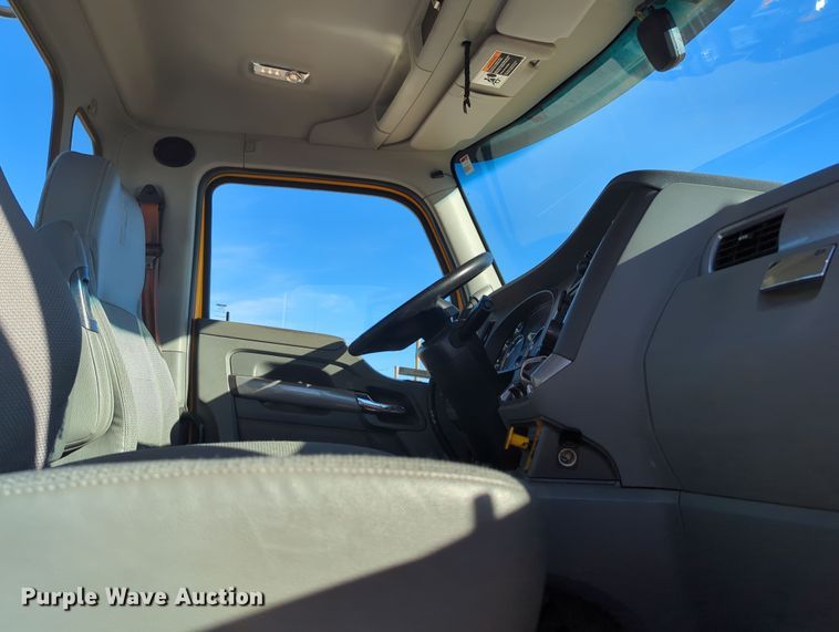 image for item OD9119 2019 Kenworth T680 semi truck