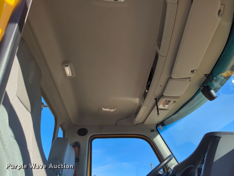 image for item OD9119 2019 Kenworth T680 semi truck