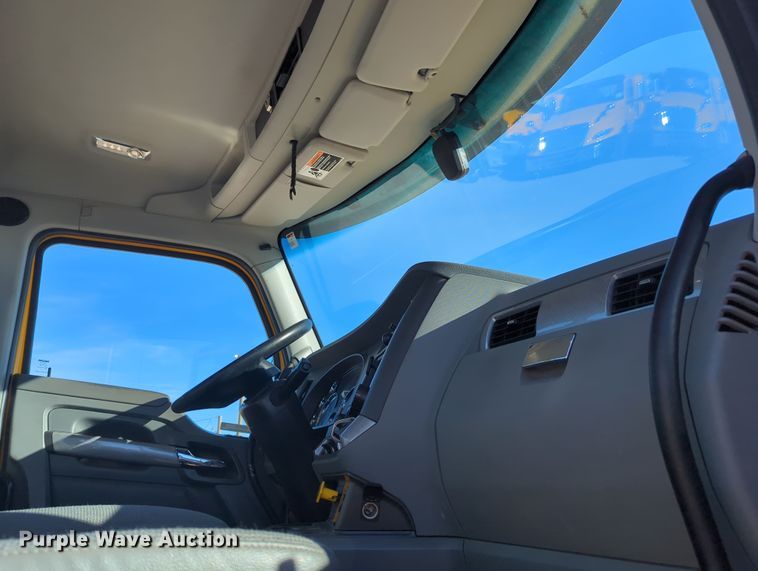 image for item OD9119 2019 Kenworth T680 semi truck