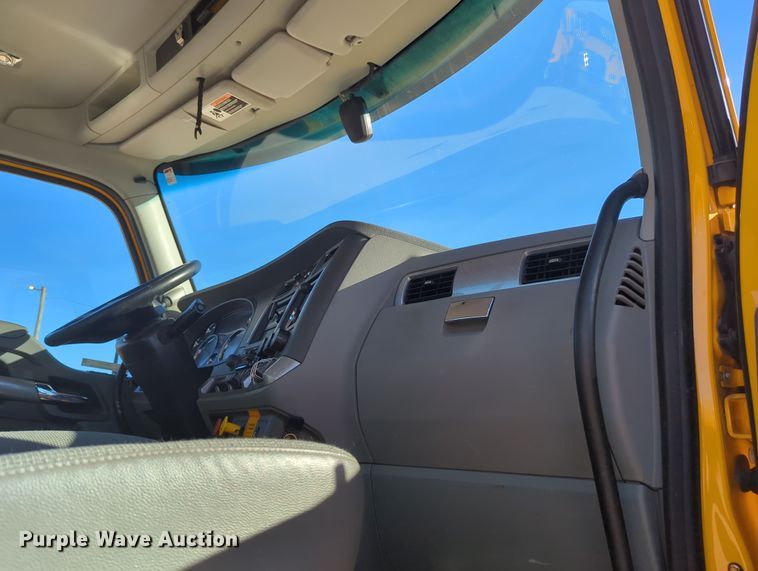 image for item OD9119 2019 Kenworth T680 semi truck