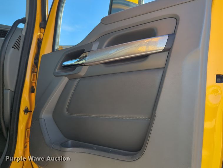 image for item OD9119 2019 Kenworth T680 semi truck