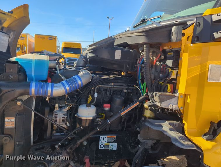 image for item OD9119 2019 Kenworth T680 semi truck