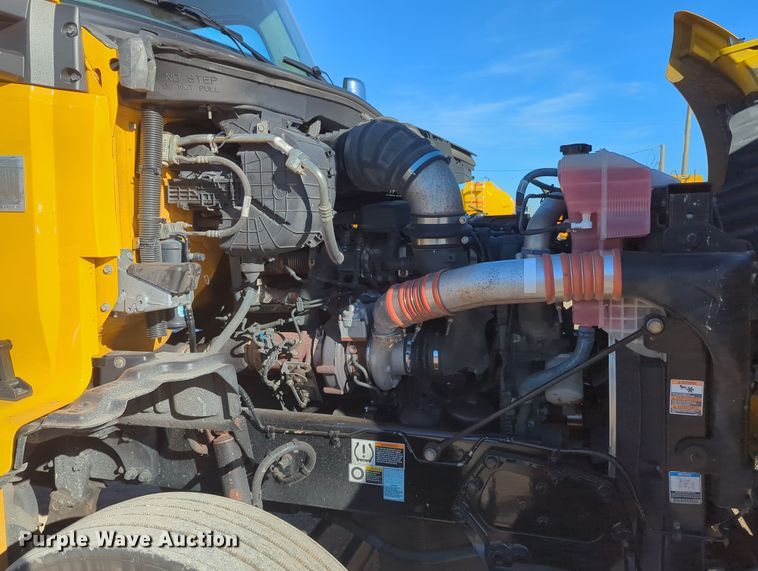 image for item OD9119 2019 Kenworth T680 semi truck