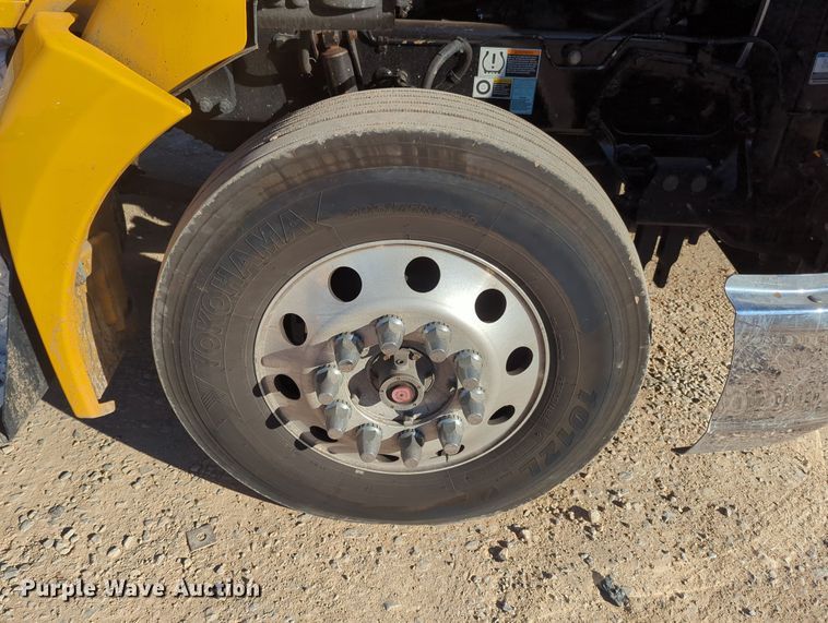 image for item OD9119 2019 Kenworth T680 semi truck