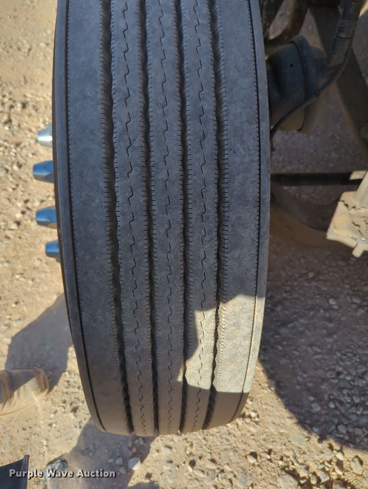 image for item OD9119 2019 Kenworth T680 semi truck