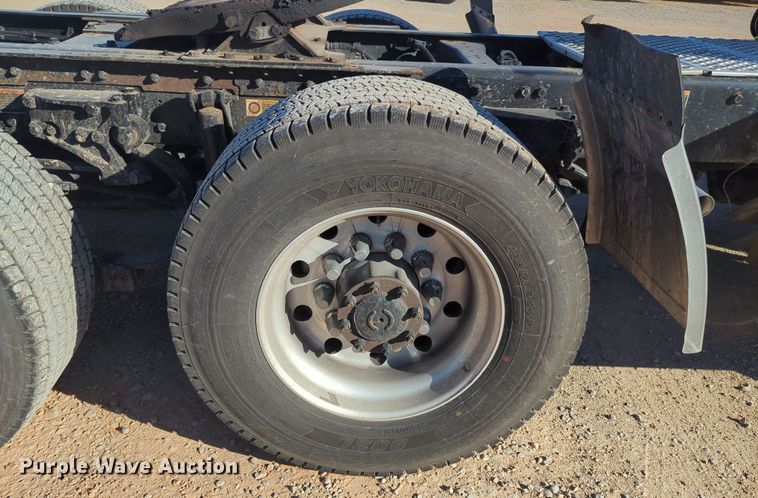 image for item OD9119 2019 Kenworth T680 semi truck