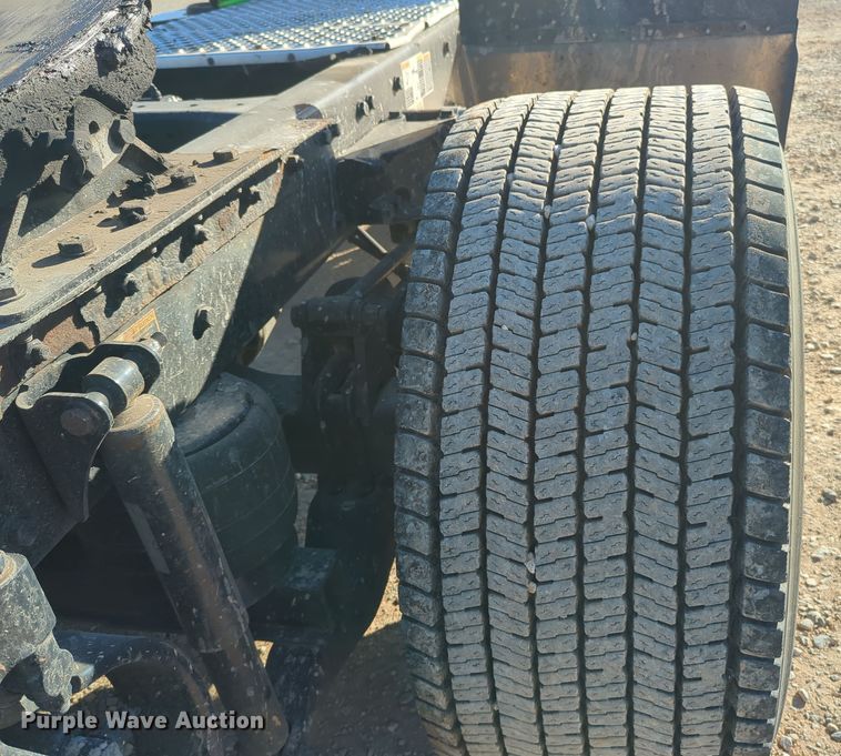 image for item OD9119 2019 Kenworth T680 semi truck