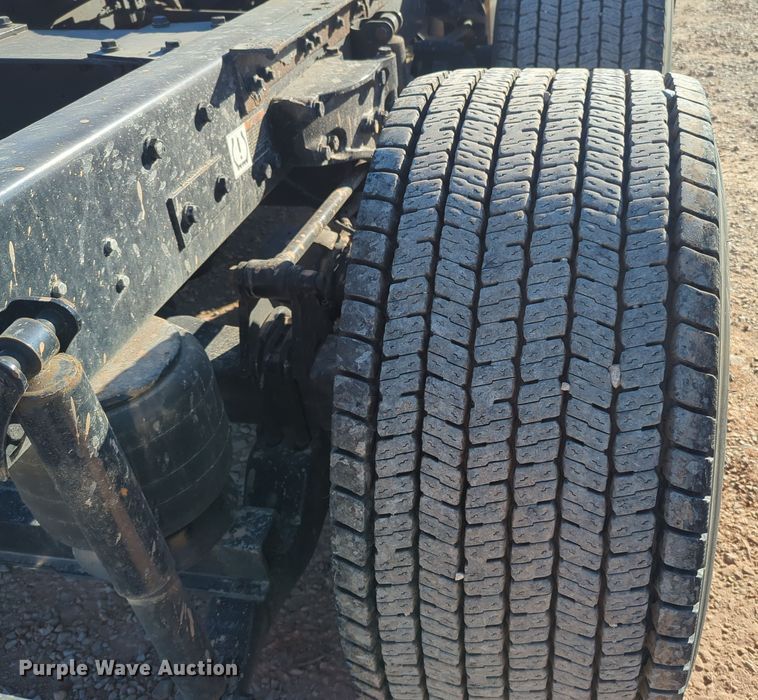 image for item OD9119 2019 Kenworth T680 semi truck