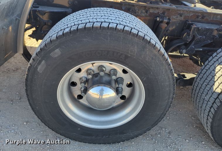 image for item OD9119 2019 Kenworth T680 semi truck