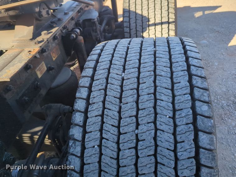 image for item OD9119 2019 Kenworth T680 semi truck