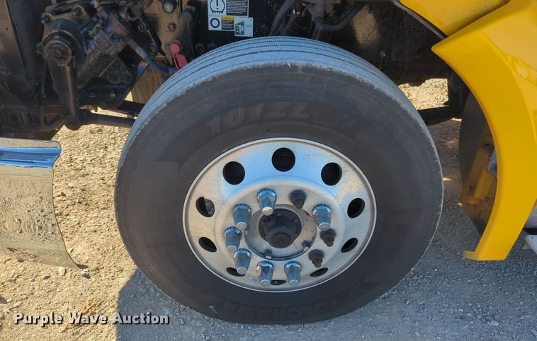 image for item OD9119 2019 Kenworth T680 semi truck