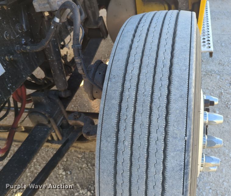 image for item OD9119 2019 Kenworth T680 semi truck