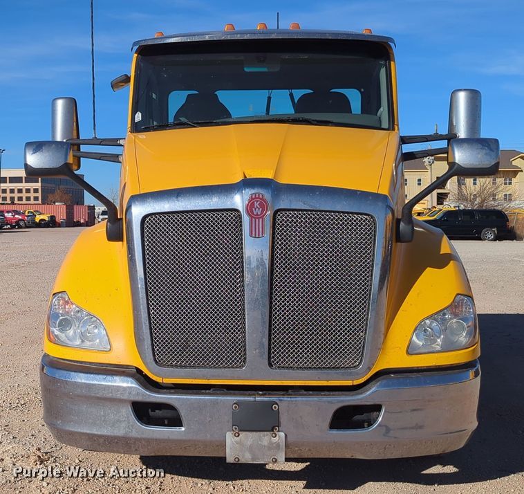 image for item OD9120 2019 Kenworth T680  semi truck