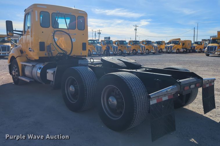 image for item OD9120 2019 Kenworth T680  semi truck