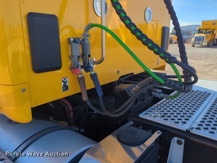 image for item OD9120 2019 Kenworth T680  semi truck