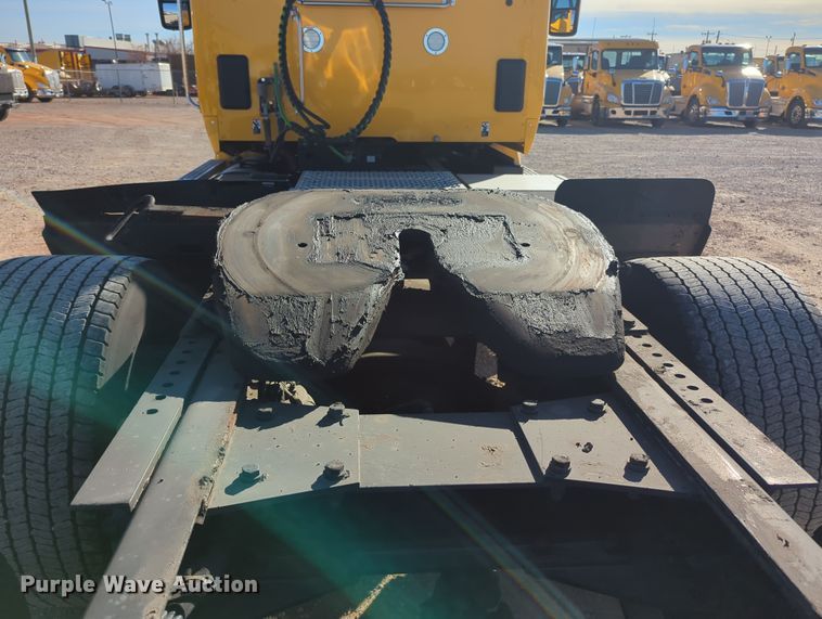 image for item OD9120 2019 Kenworth T680  semi truck