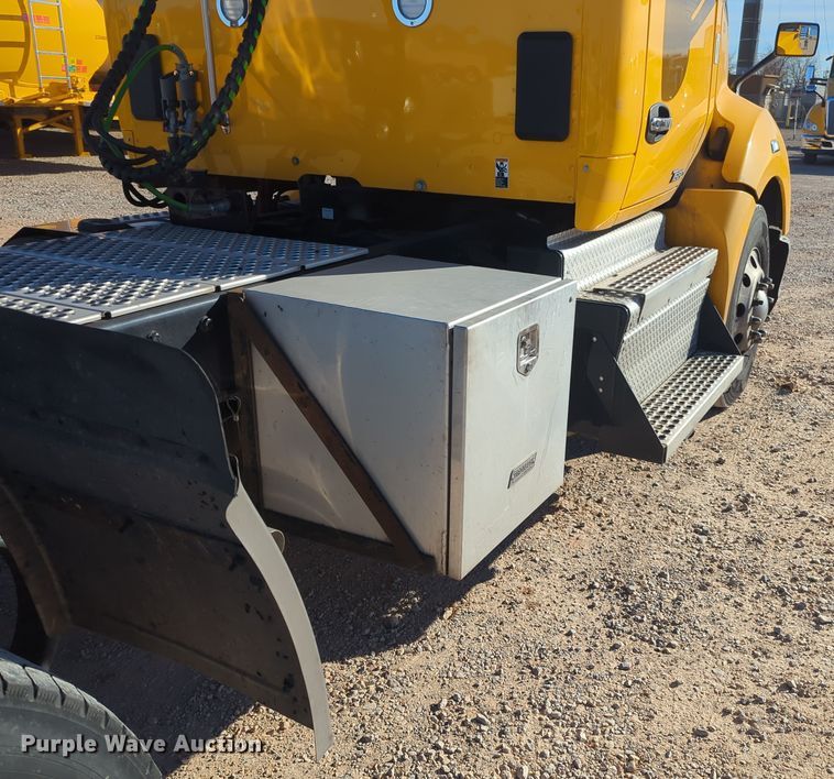 image for item OD9120 2019 Kenworth T680  semi truck