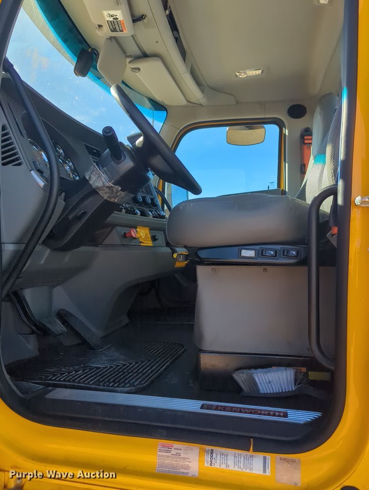 image for item OD9120 2019 Kenworth T680  semi truck