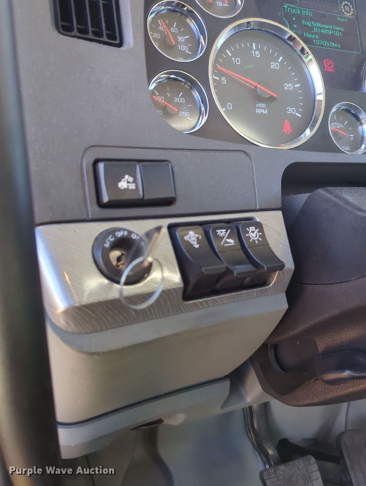 image for item OD9120 2019 Kenworth T680  semi truck