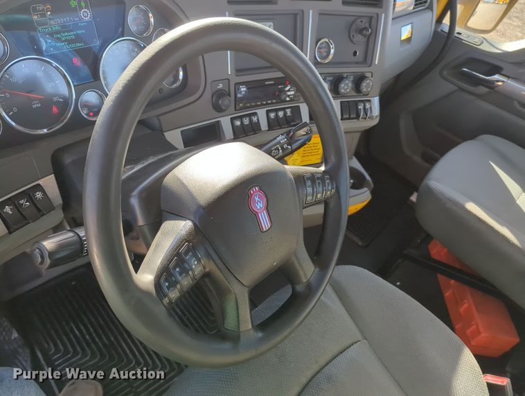 image for item OD9120 2019 Kenworth T680  semi truck