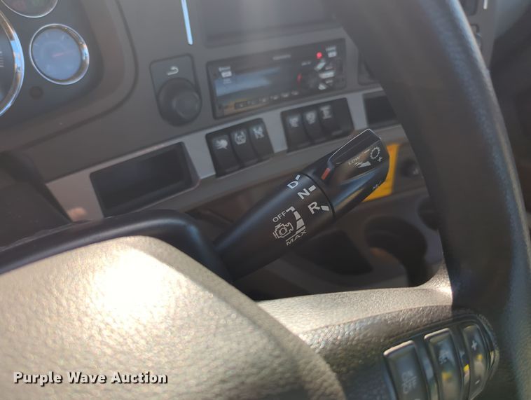 image for item OD9120 2019 Kenworth T680  semi truck