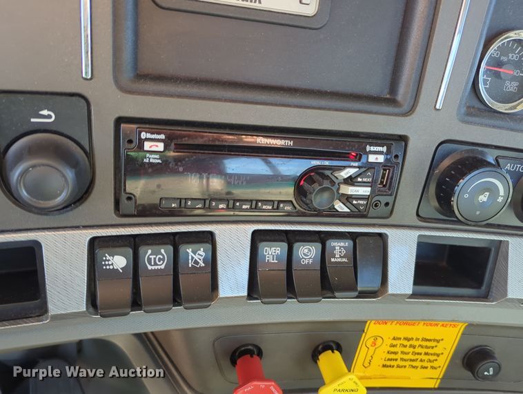 image for item OD9120 2019 Kenworth T680  semi truck