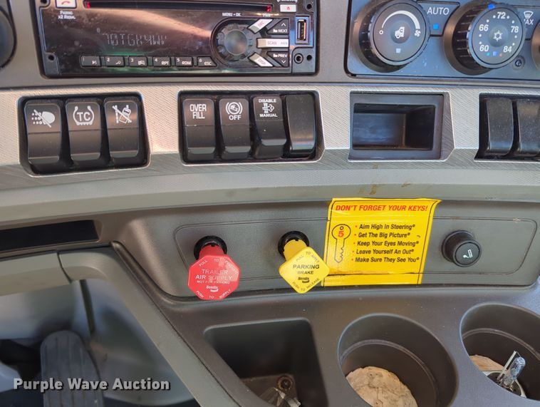 image for item OD9120 2019 Kenworth T680  semi truck