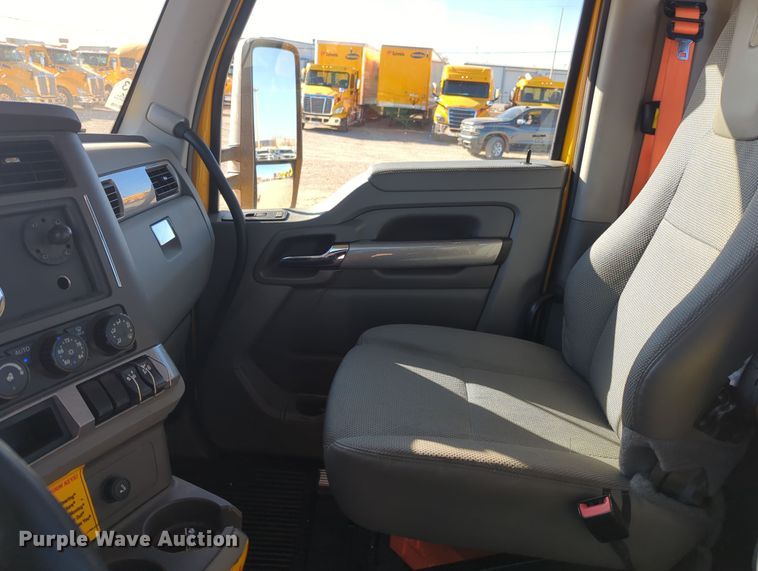image for item OD9120 2019 Kenworth T680  semi truck