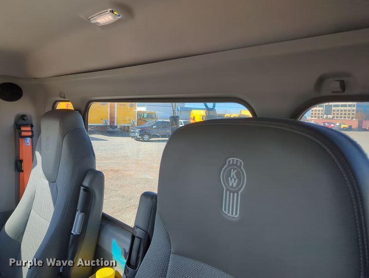 image for item OD9120 2019 Kenworth T680  semi truck